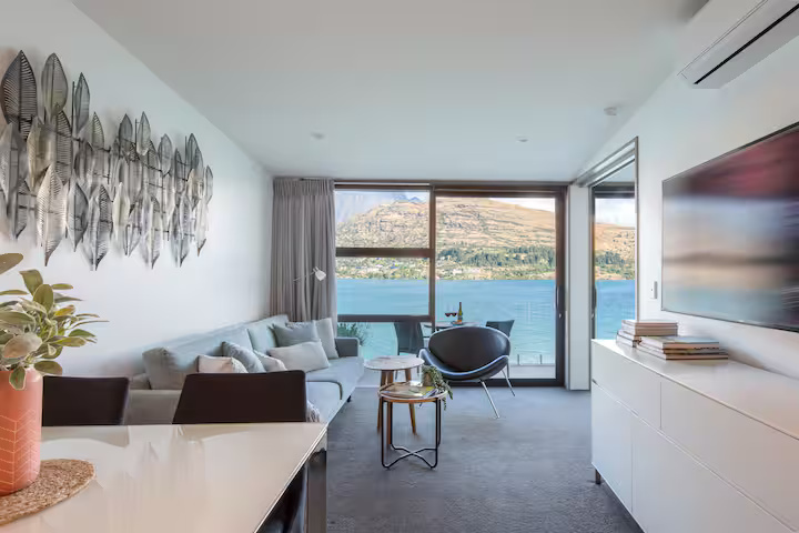 Lakefront Airbnbs in Queenstown, New Zealand 2025