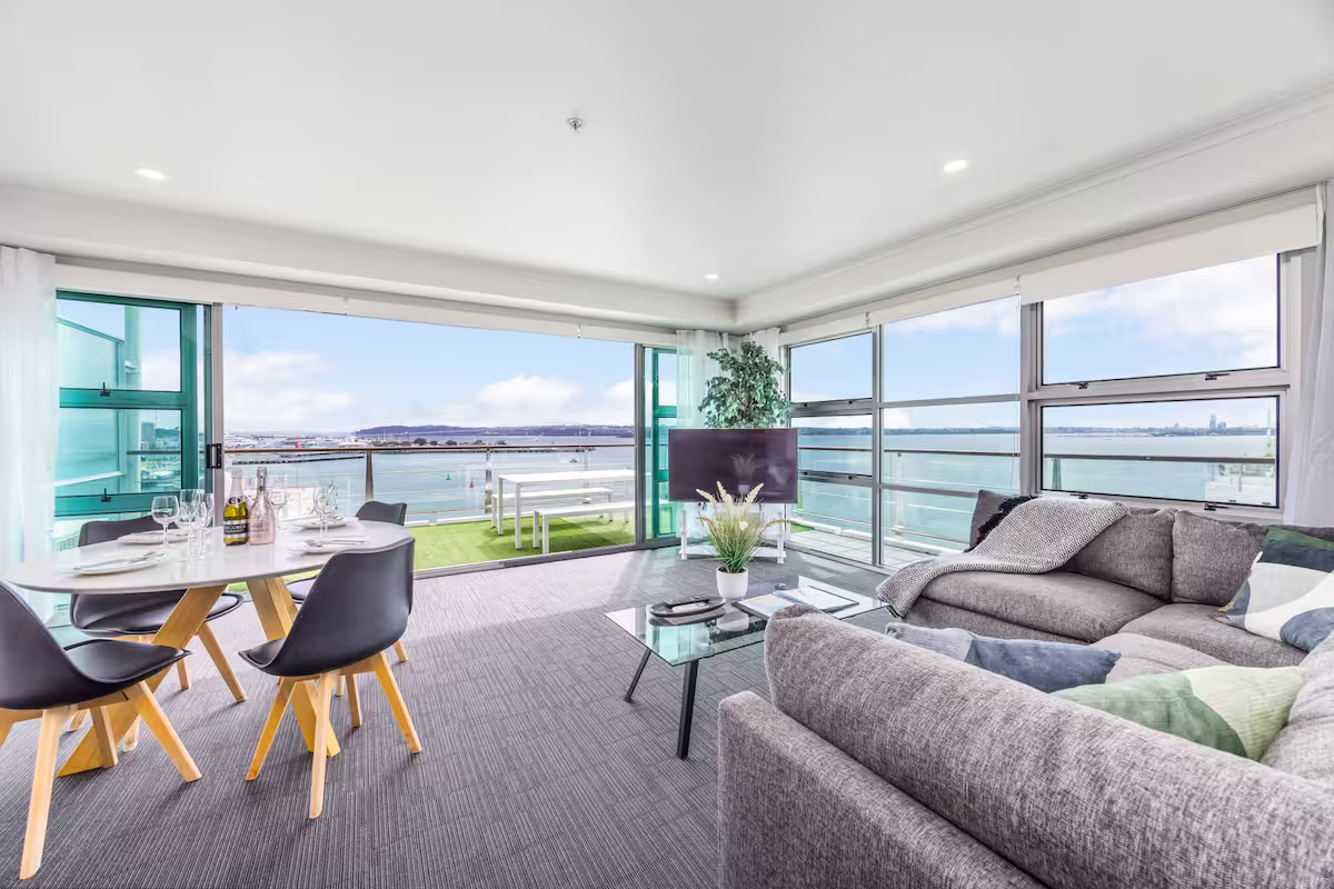 Harbor Airbnbs in Auckland: 8 Best Stays in New Zealand 2025
