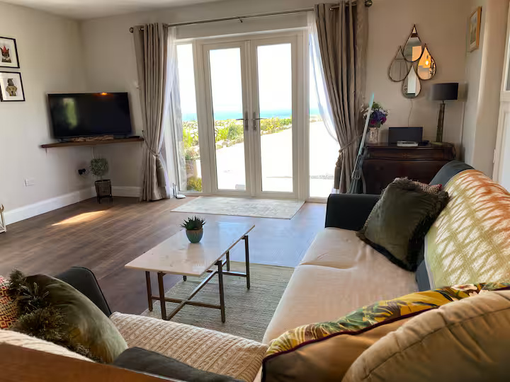 Airbnbs in Doolin Ireland: 8 Cliffs of Moher Traditional Music Village Stays