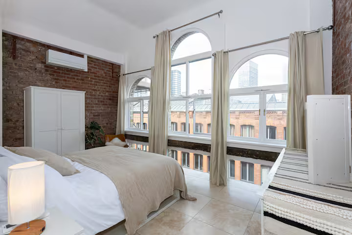 8 Best 2026 Airbnb Stays in Manchester, England in Northern Quarter
