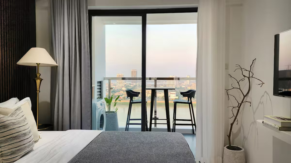 8 Best Airbnb Stays in Phnom Penh, Cambodia on Riverside in 2026
